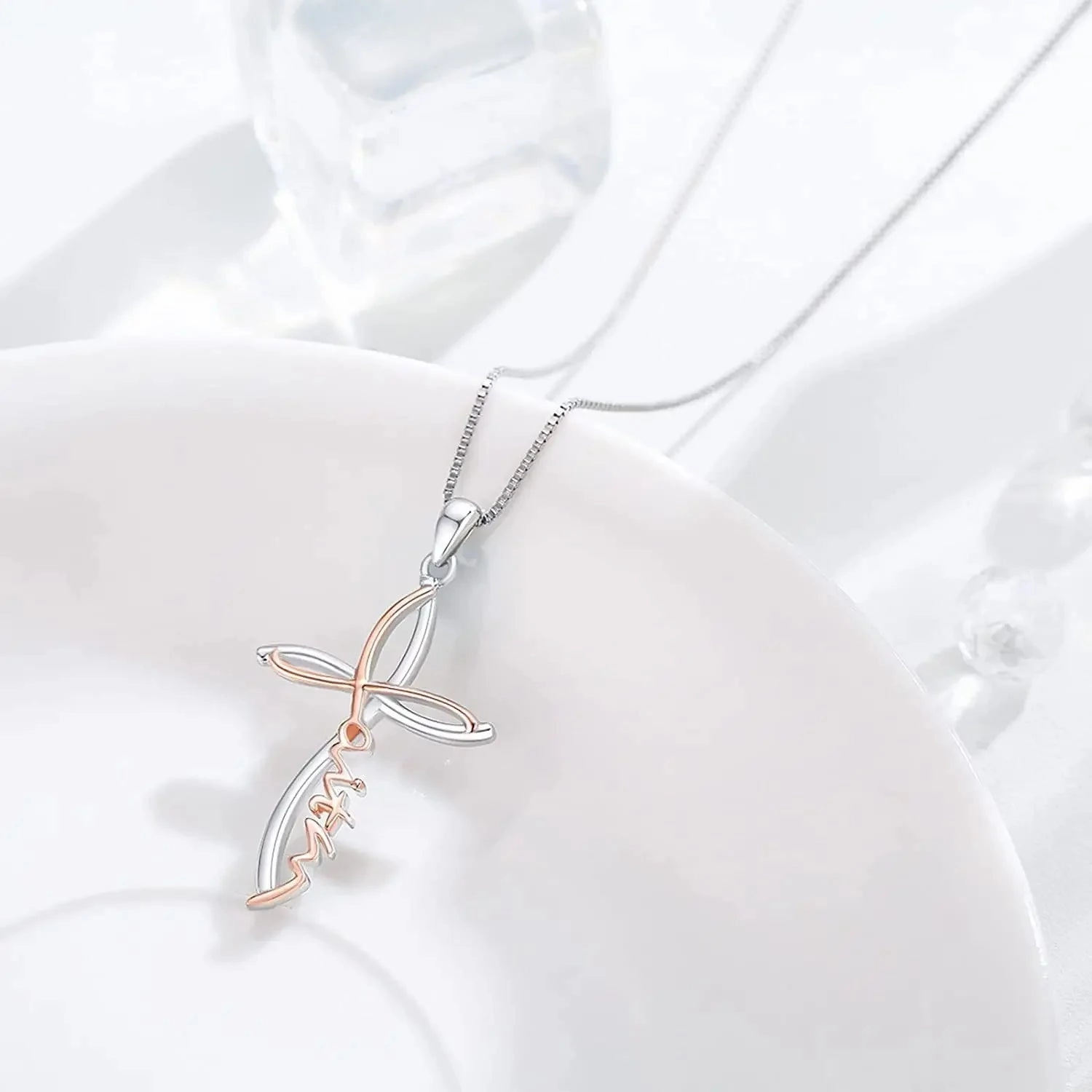 Wholesale design Diamond-embedded niche Hollow Cross necklace