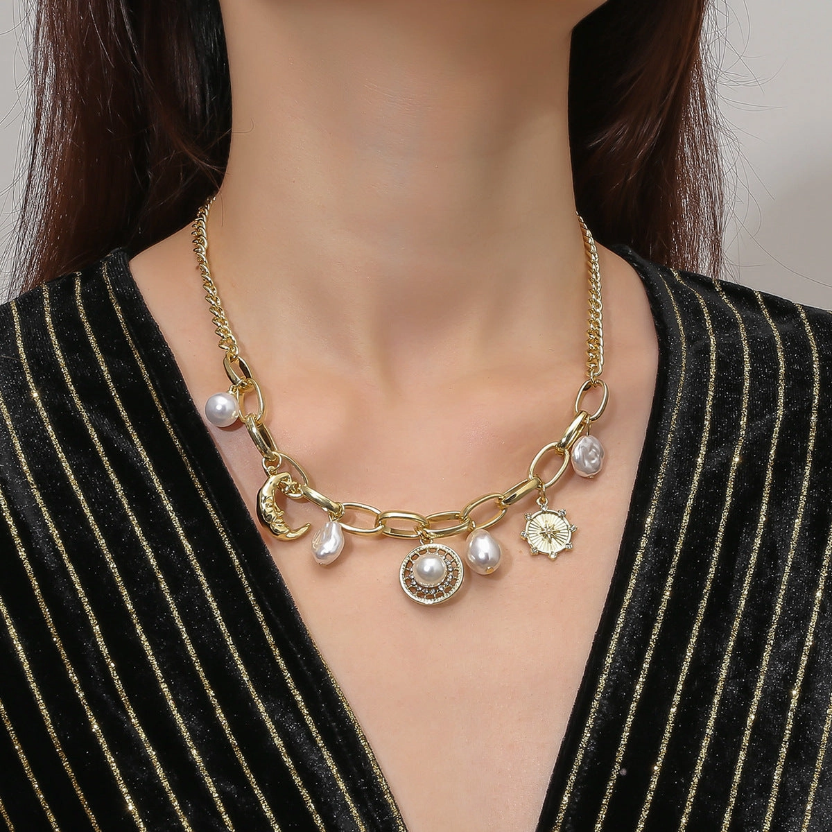 Wholesale Devil's Eye Premium Alloy Exaggerated Necklace