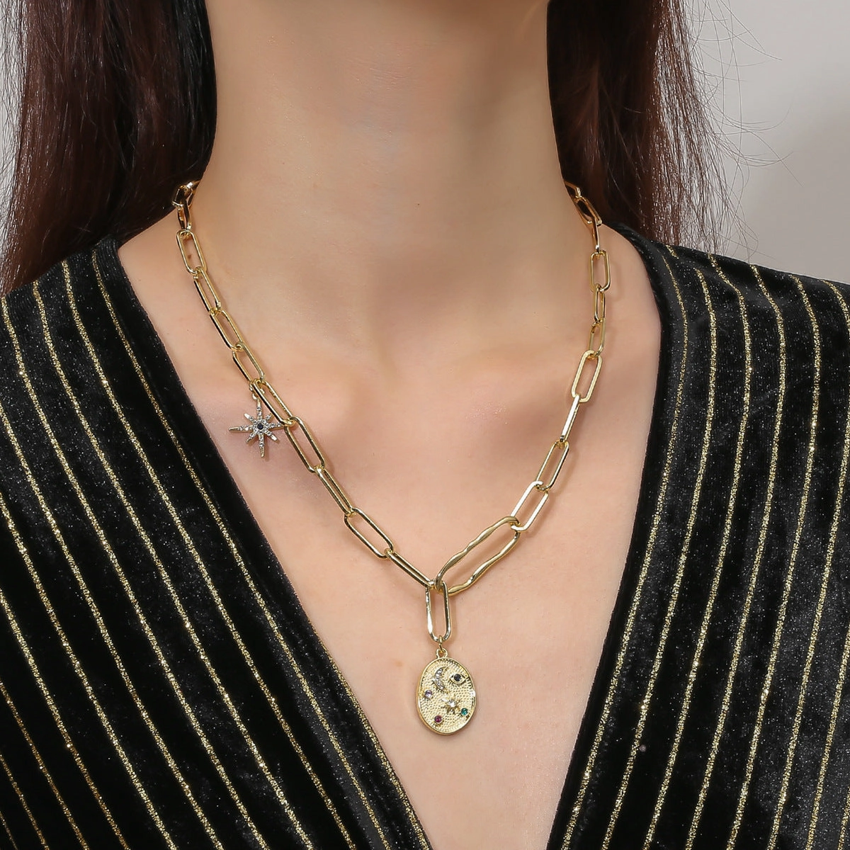 Wholesale Devil's Eye Premium Alloy Exaggerated Necklace