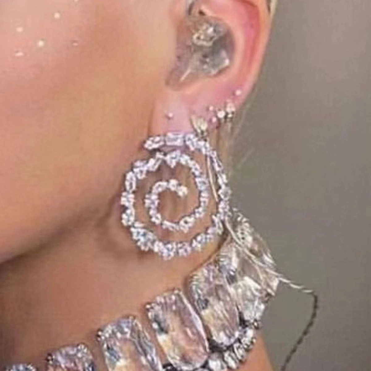 Wholesale Diamond Spiral Alloy Earrings
