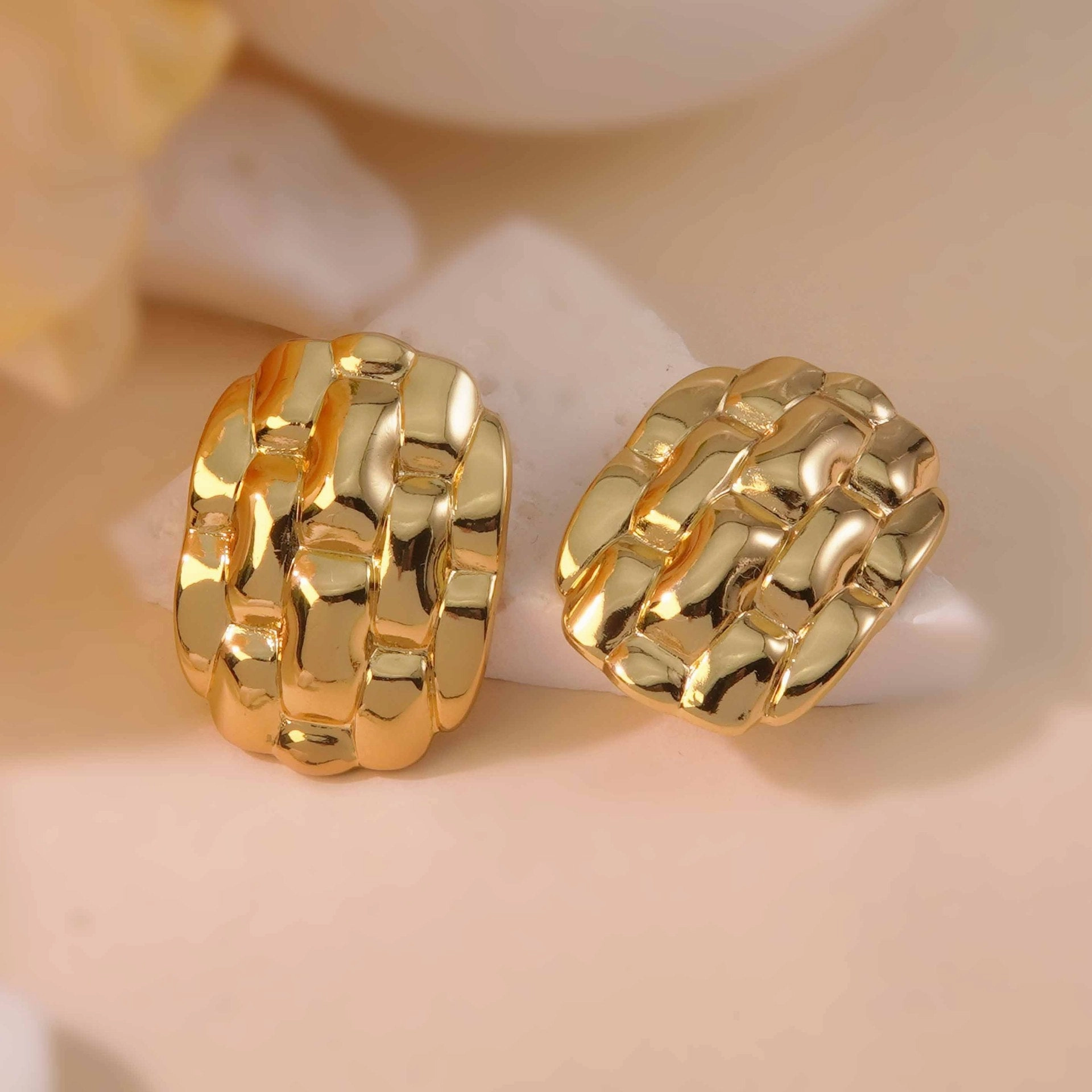 Wholesale Electroplated stainless steel heart thread polished plaid earrings