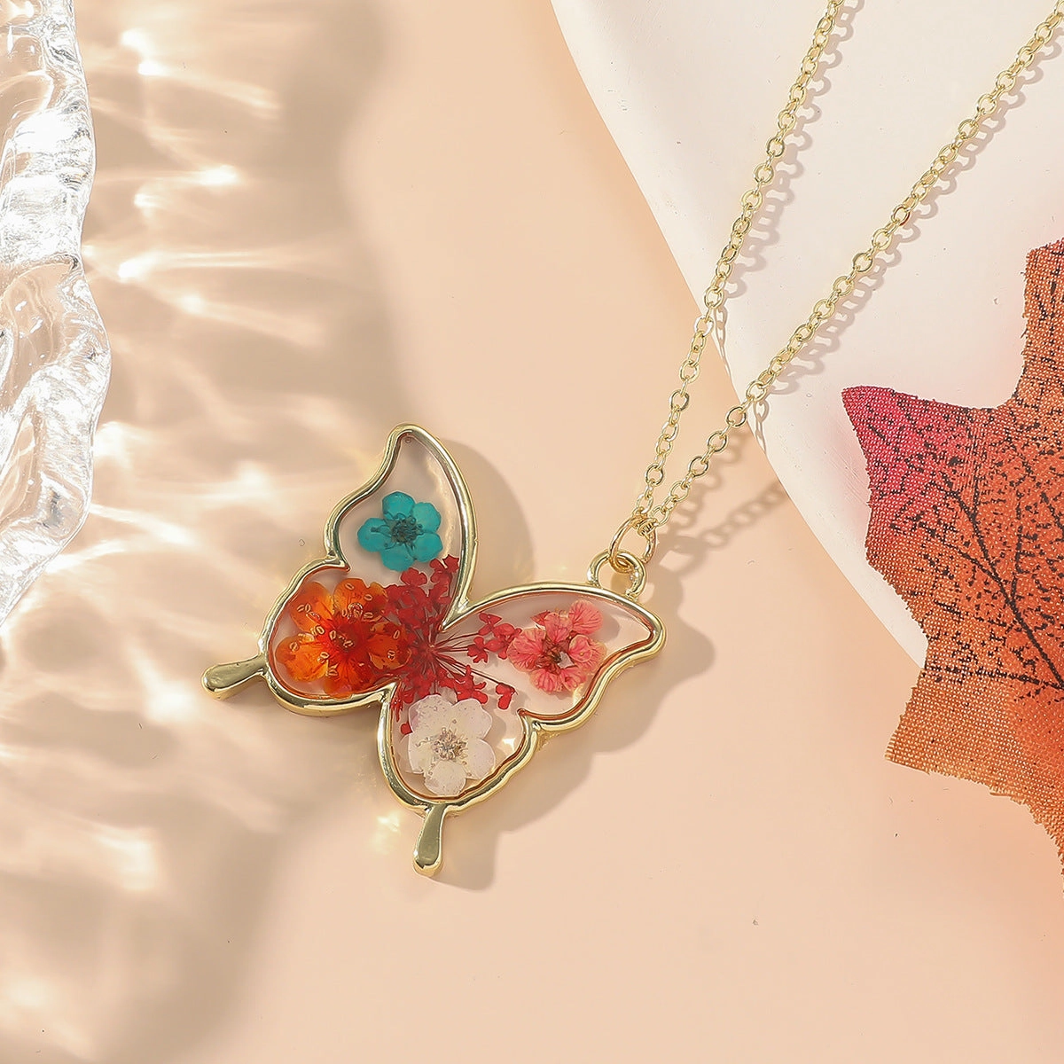 Wholesale Eternal Flower Resin Epoxy Butterfly Gypsophila Flower Pendant Necklace