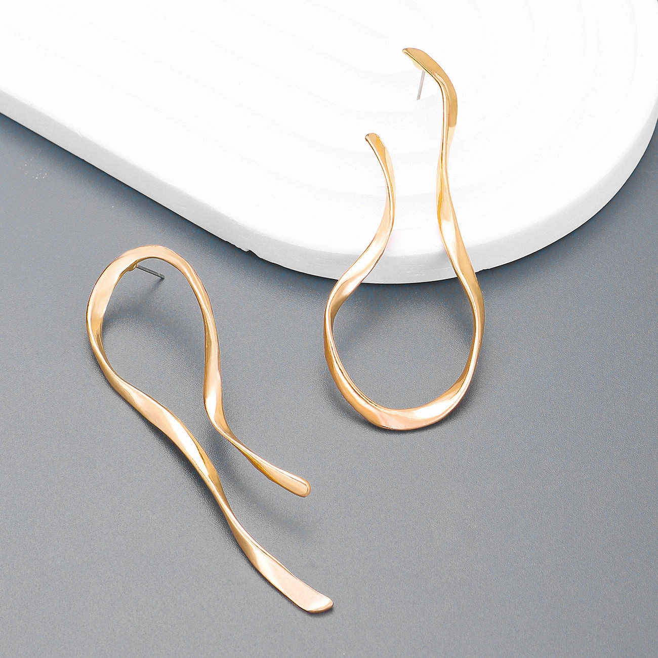Wholesale Exaggerated Asymmetrical Linear Alloy Earrings