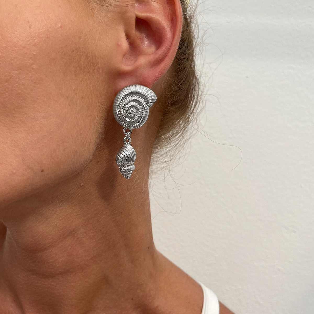 Wholesale Exaggerated conch and starfish earrings