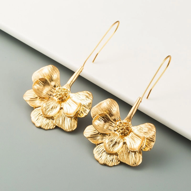 Wholesale Exaggerated Fashion Long Flower Simple Gold Temperament Earrings