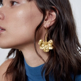 Wholesale Exaggerated Fashion Long Flower Simple Gold Temperament Earrings