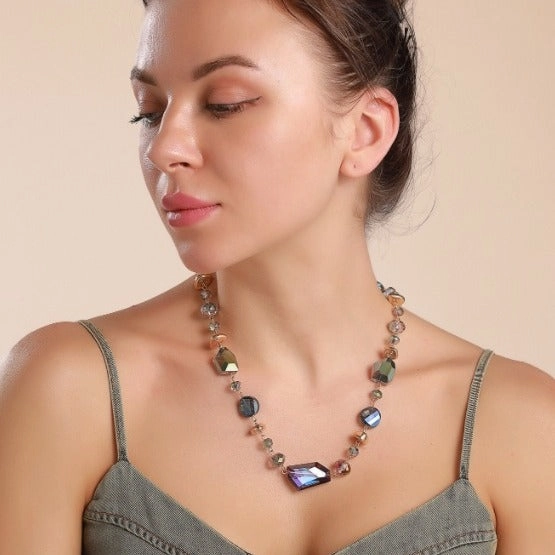 Wholesale Fashion Color Plated Crystal Glass Short Necklace