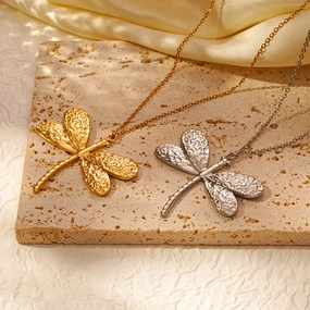 Wholesale  fashion dragonfly shape pendant stainless steel necklace women's Joker 18K clavicle chain