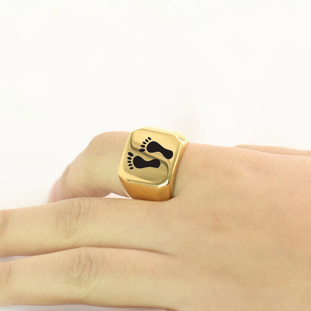 Wholesale Fashionable and simple Mother's Day gift mother and child footprints titanium steel ring