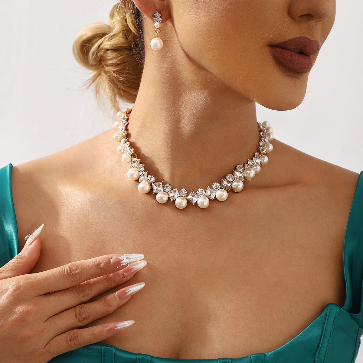 Wholesale Fashionable Diamond Pearl All-match Earrings and Necklace