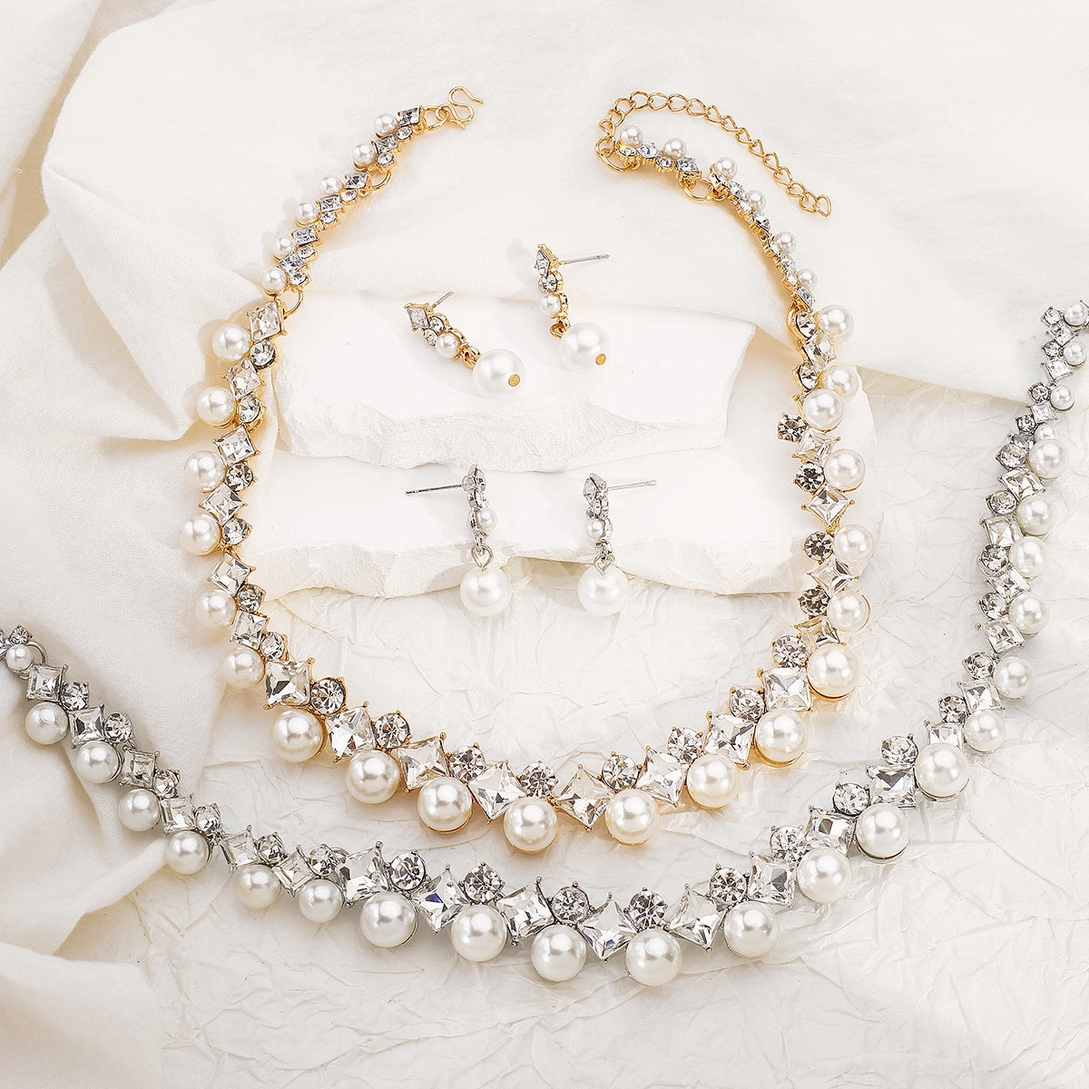 Wholesale Fashionable Diamond Pearl All-match Earrings and Necklace
