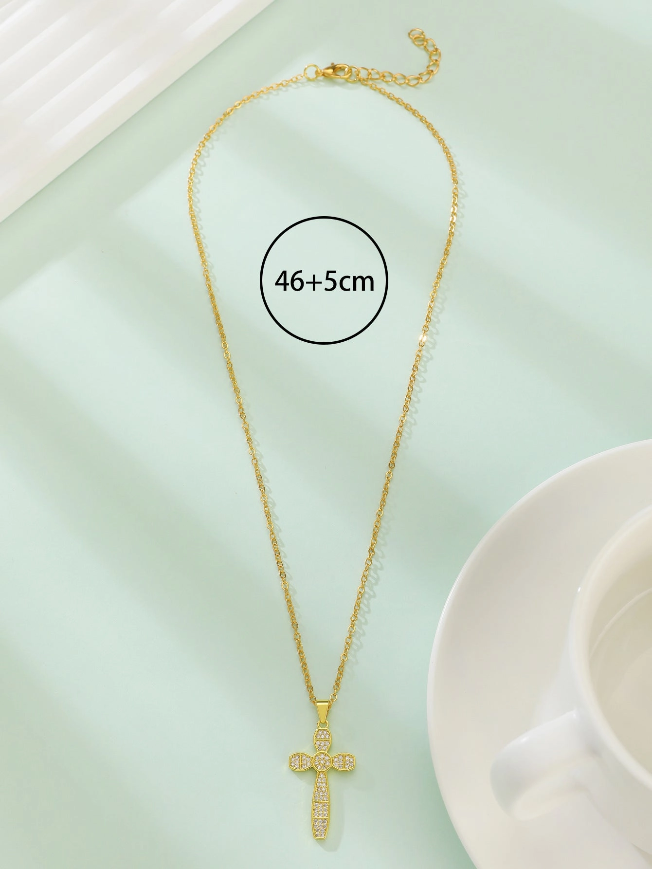 Wholesale Female Cross Creative Design Geometric Lockbone Punk Hip-hop Necklace Chain