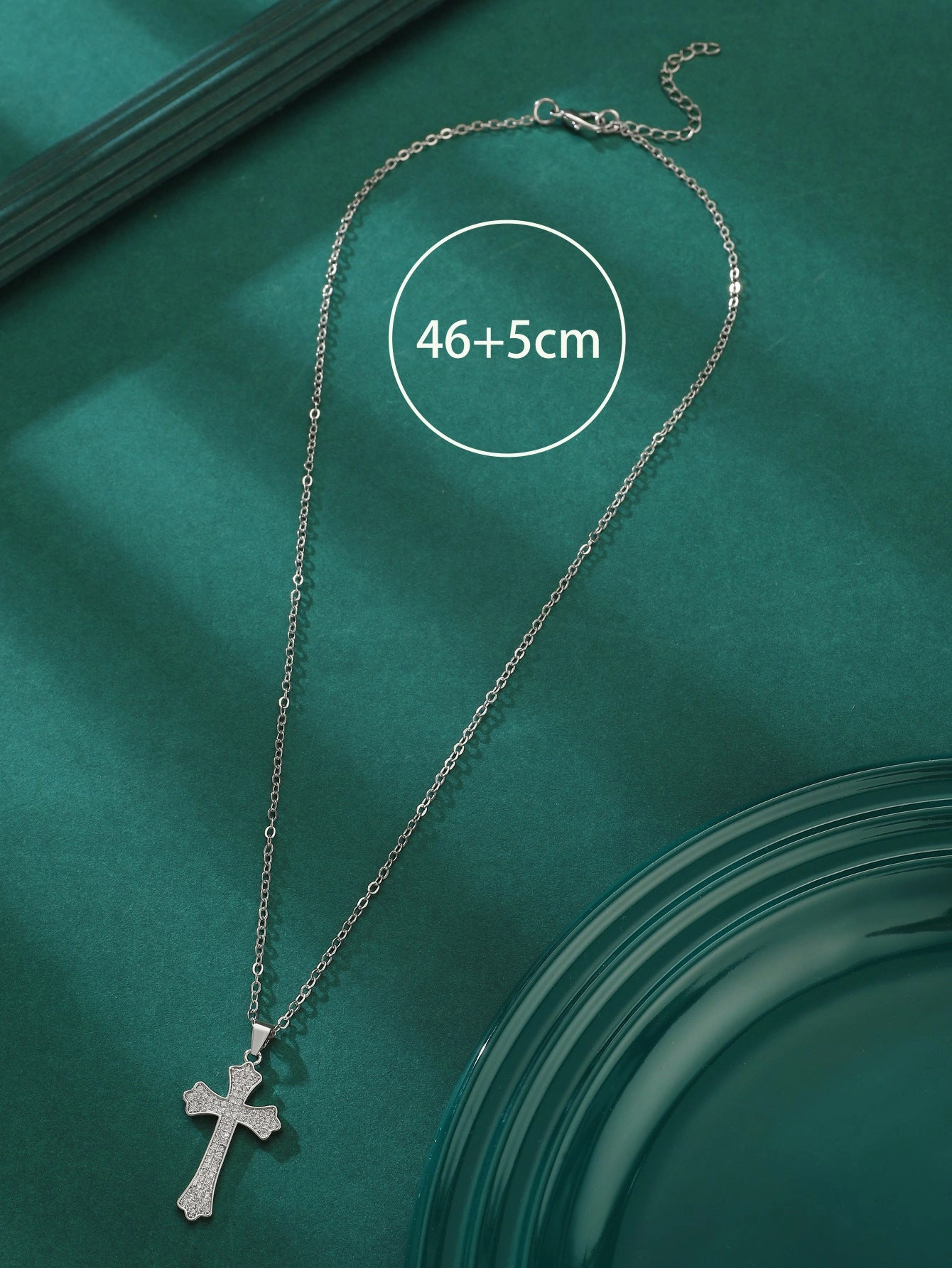 Wholesale Female Cross Creative Design Geometric Lockbone Punk Hip-hop Necklace Chain