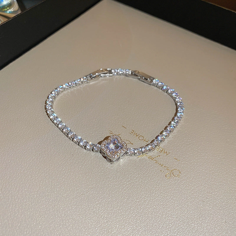 Wholesale Flower Simple Zircon Bracelet