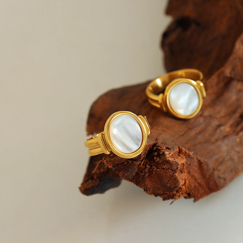 Wholesale French vintage white seashell gold-plated titanium steel ring
