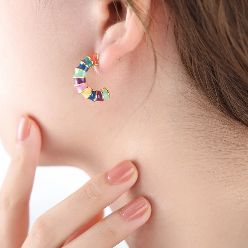 Wholesale Fresh Swee Colorfu and Brilliant C-shaped Bone Joint Gold Plated Earrings