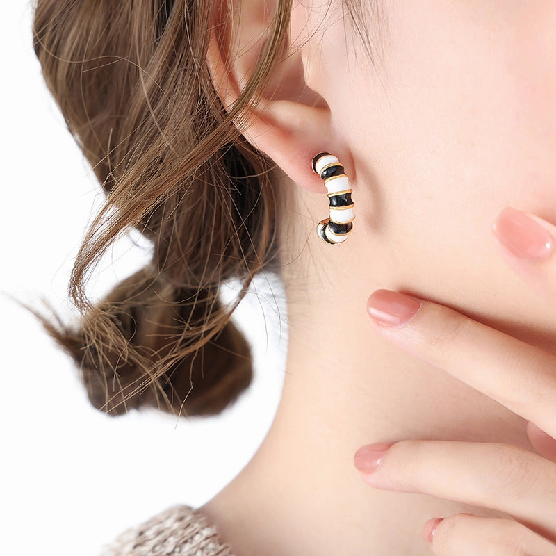 Wholesale Fresh Swee Colorfu and Brilliant C-shaped Bone Joint Gold Plated Earrings