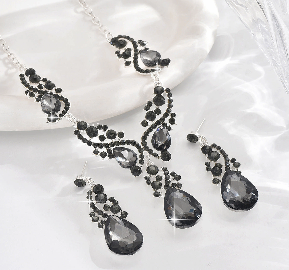 Wholesale Full Diamond Glittering Big Teardrop Retro Earrings Necklace