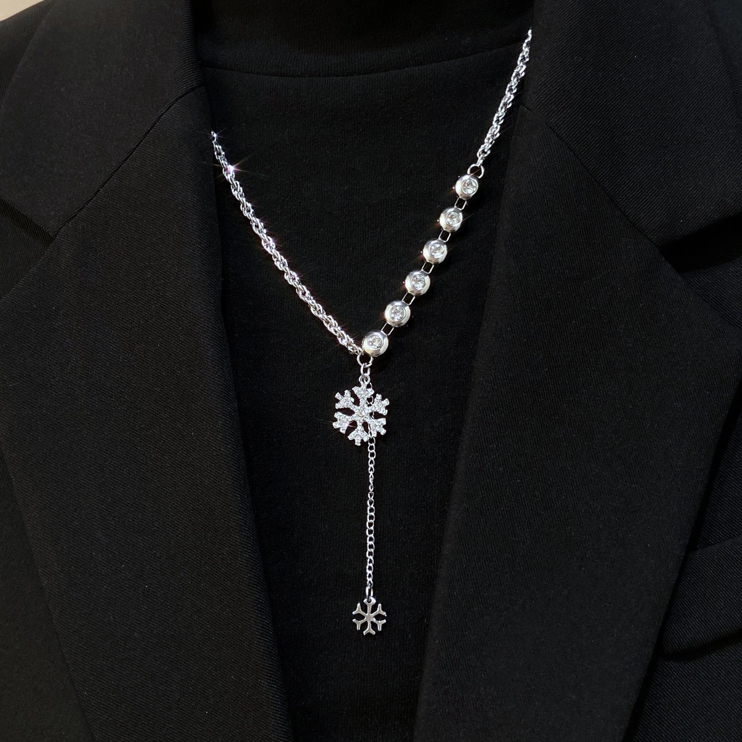 Wholesale full diamond snowflake necklace women's fashion simple Joker autumn and winter sweater chain