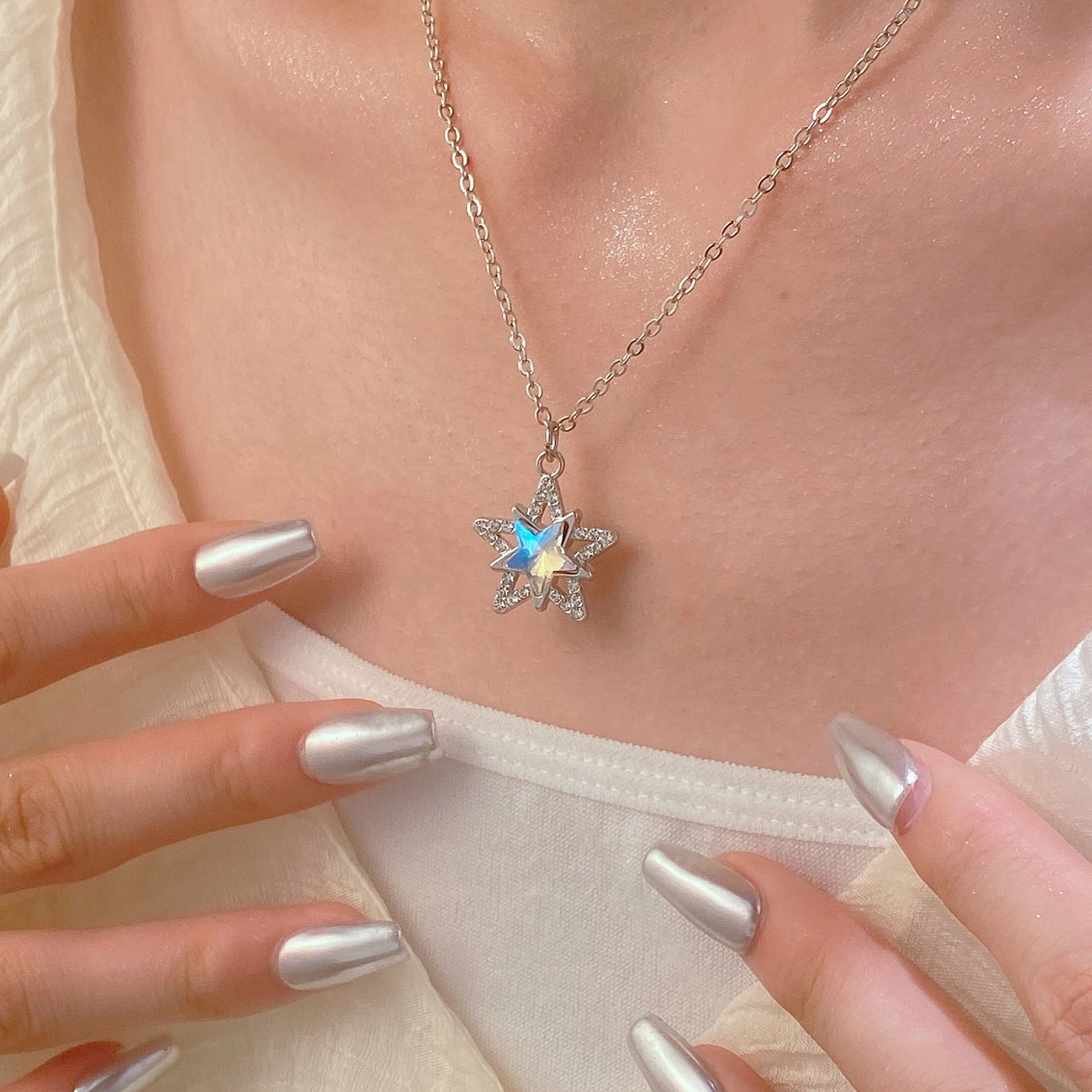 Wholesale full diamond snowflake necklace women's fashion simple Joker autumn and winter sweater chain