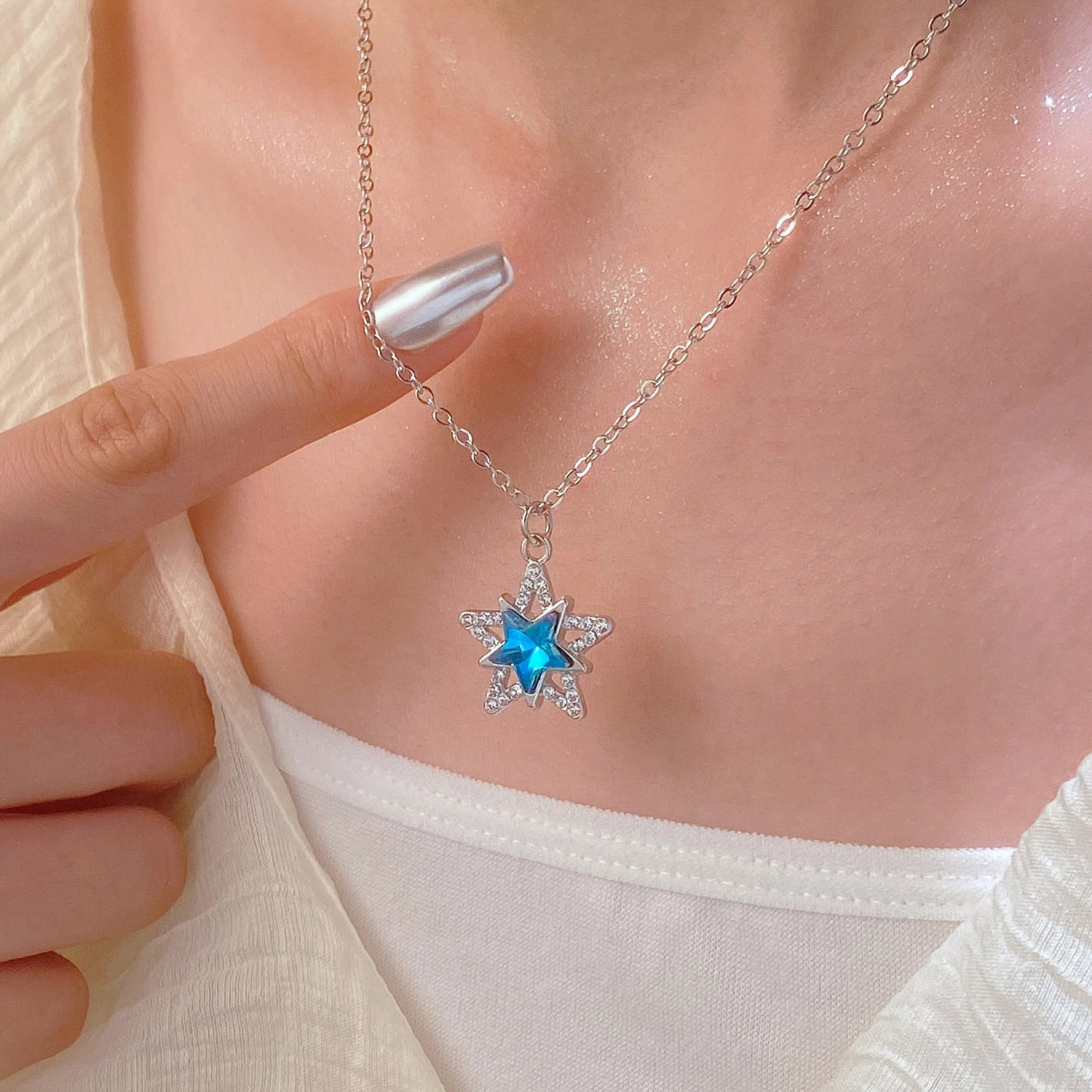 Wholesale full diamond snowflake necklace women's fashion simple Joker autumn and winter sweater chain