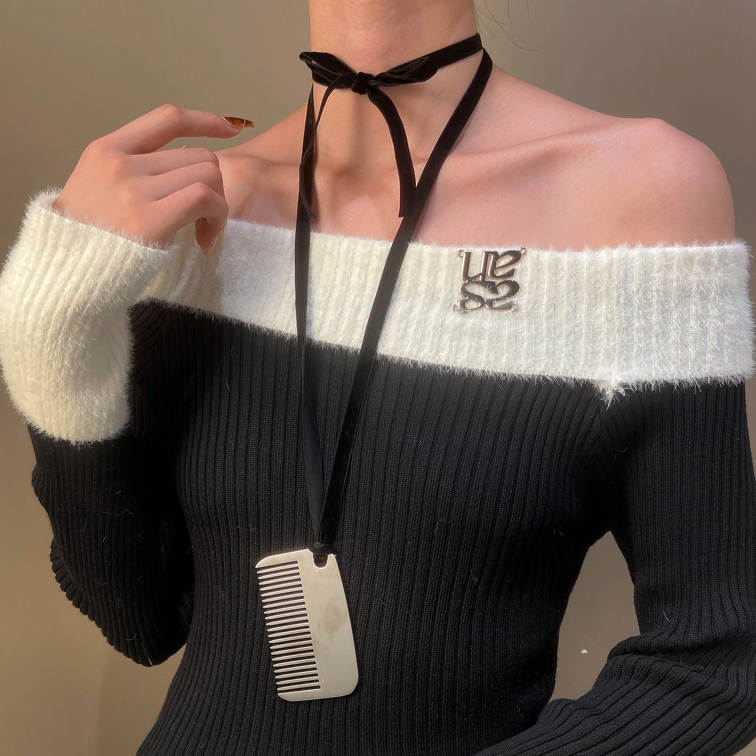 Wholesale full diamond snowflake necklace women's fashion simple Joker autumn and winter sweater chain