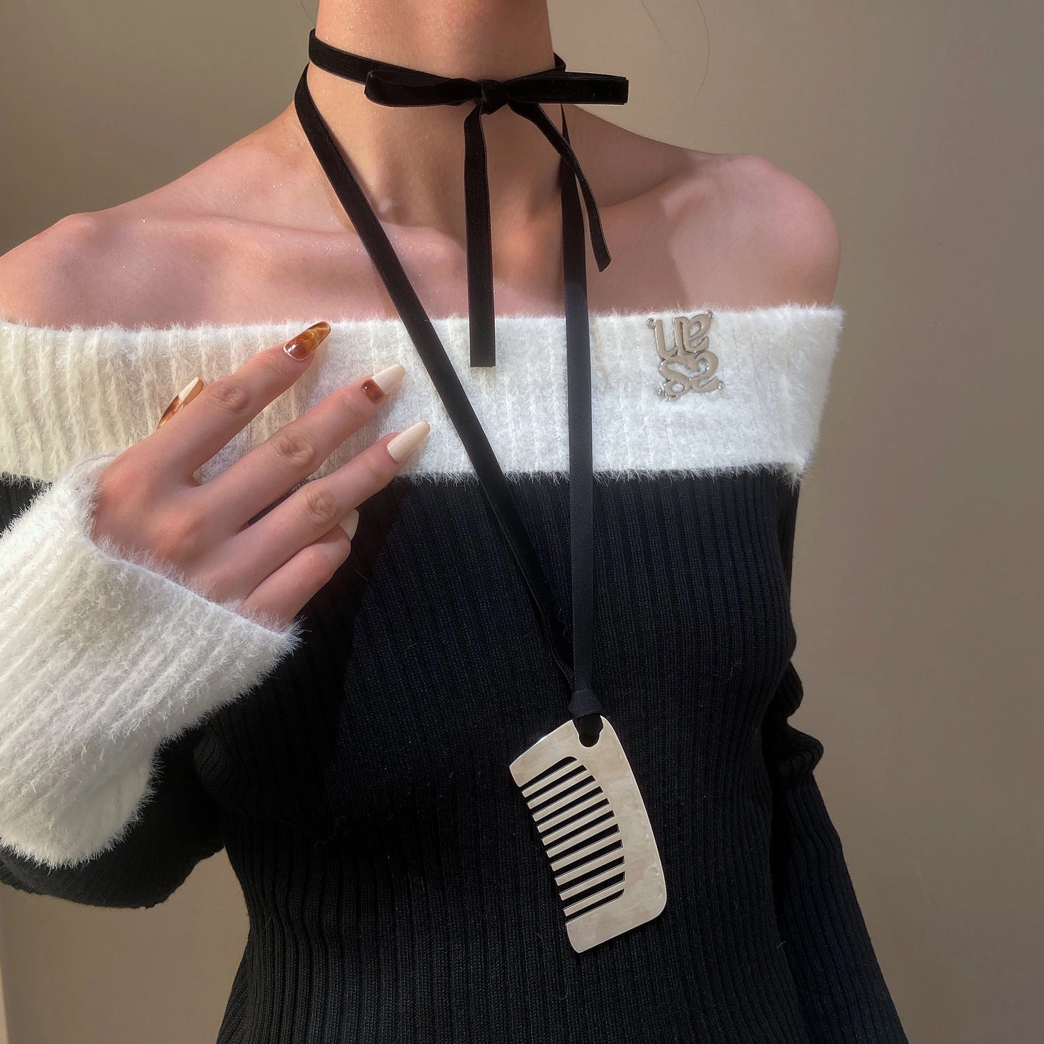 Wholesale full diamond snowflake necklace women's fashion simple Joker autumn and winter sweater chain