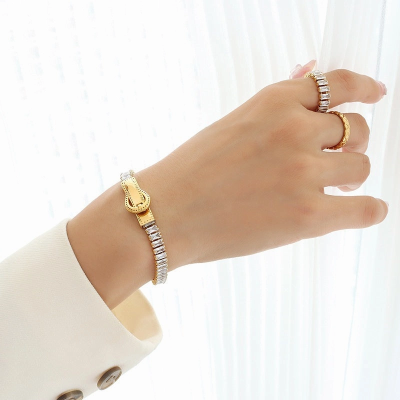 Wholesale gold-plated zircon double-sided iron buckle design titanium steel four-corner buckle bracelet