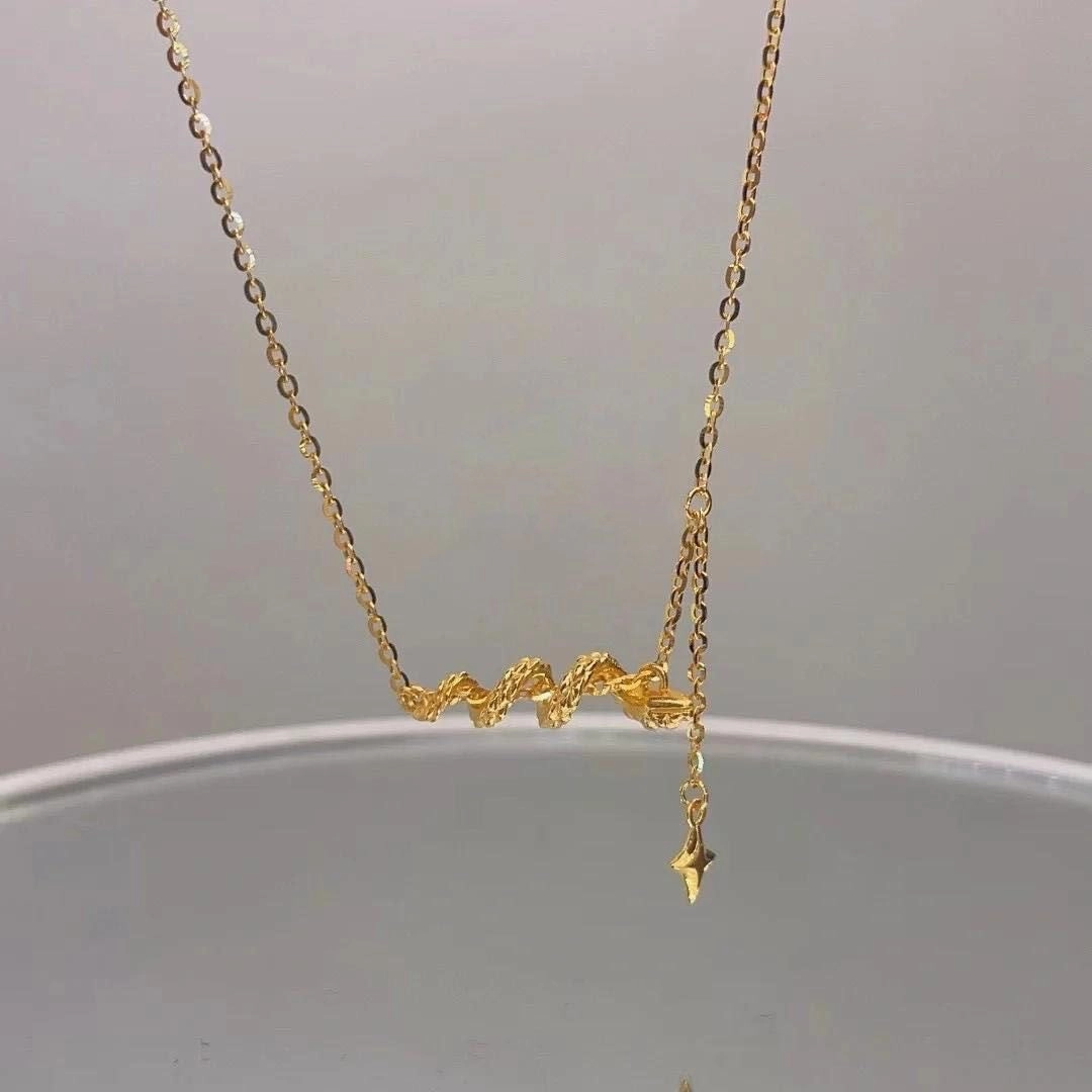 Wholesale Golden Snake Winding Necklace Women's Ins Light Luxury Niche High-end Style Pendant Collarbone Chain This Year's Gift for Girlfriend