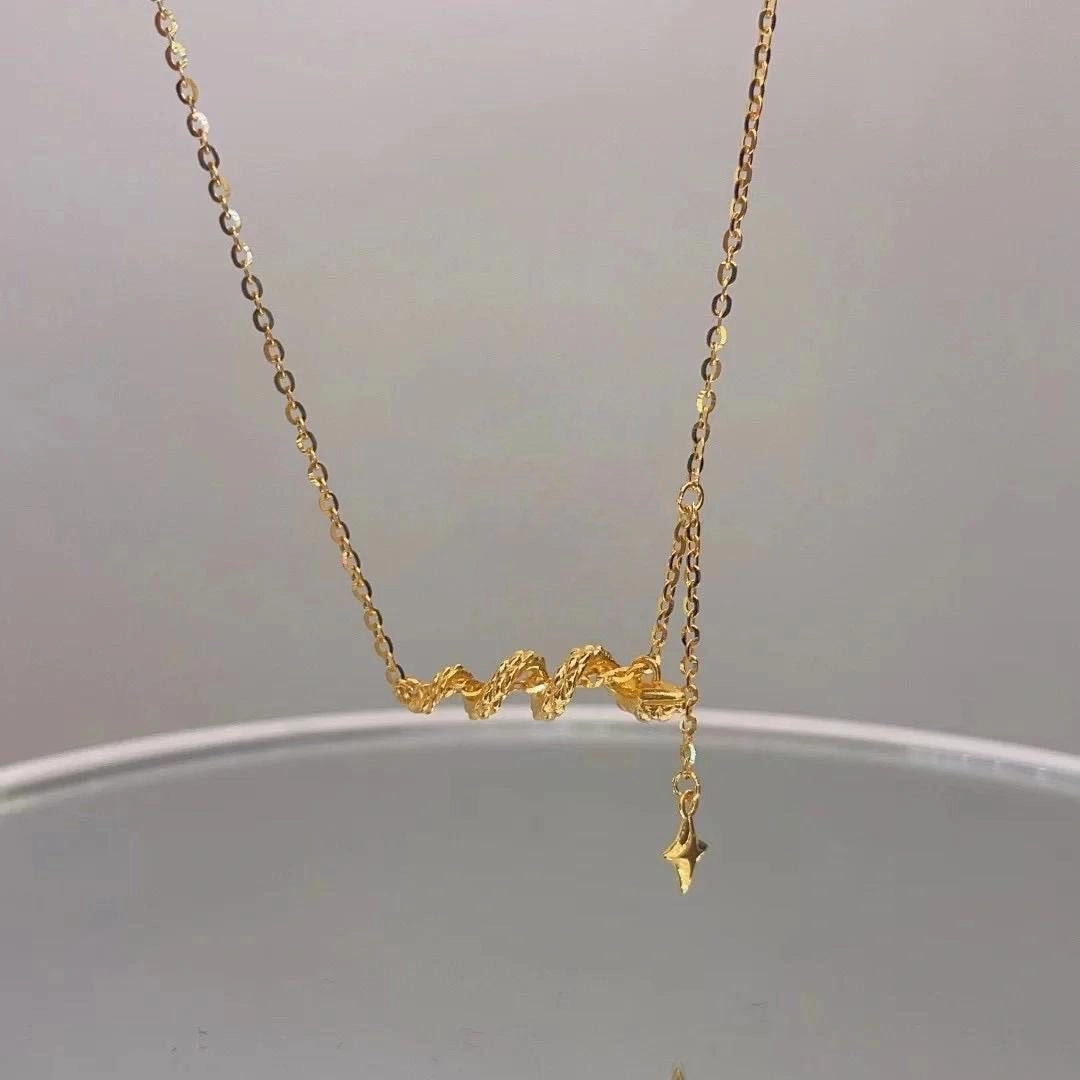 Wholesale Golden Snake Winding Necklace Women's Ins Light Luxury Niche High-end Style Pendant Collarbone Chain This Year's Gift for Girlfriend