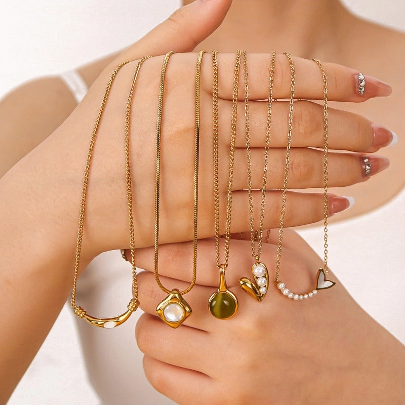 Wholesale High-grade Stainless Steel Inlaid Cat's Eye Love Versatile Necklaces