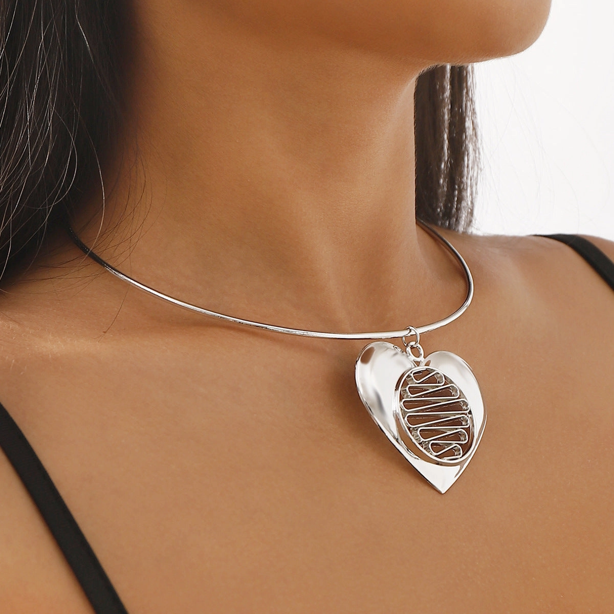 Wholesale Hollow Heart Exaggerated Metal Pendant Necklace