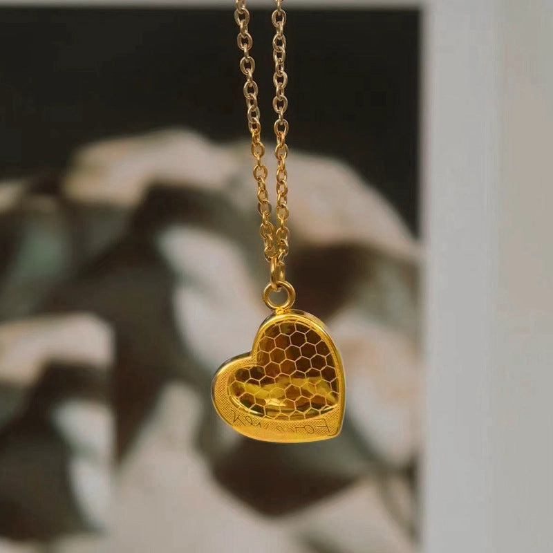 Wholesale Honeycomb Love Fish Scale Peach Heart Shape Titanium Steel Necklaces
