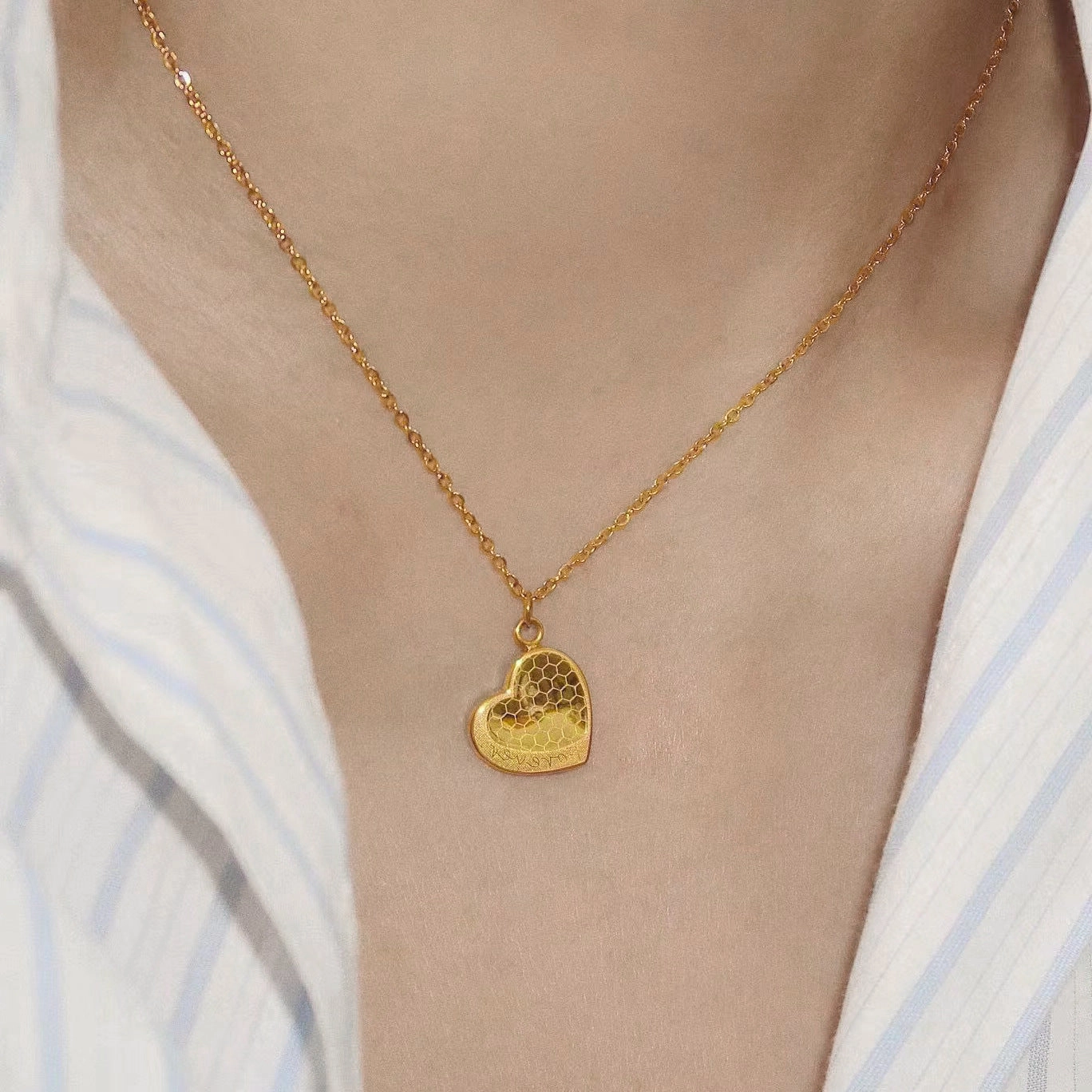 Wholesale Honeycomb Love Fish Scale Peach Heart Shape Titanium Steel Necklaces