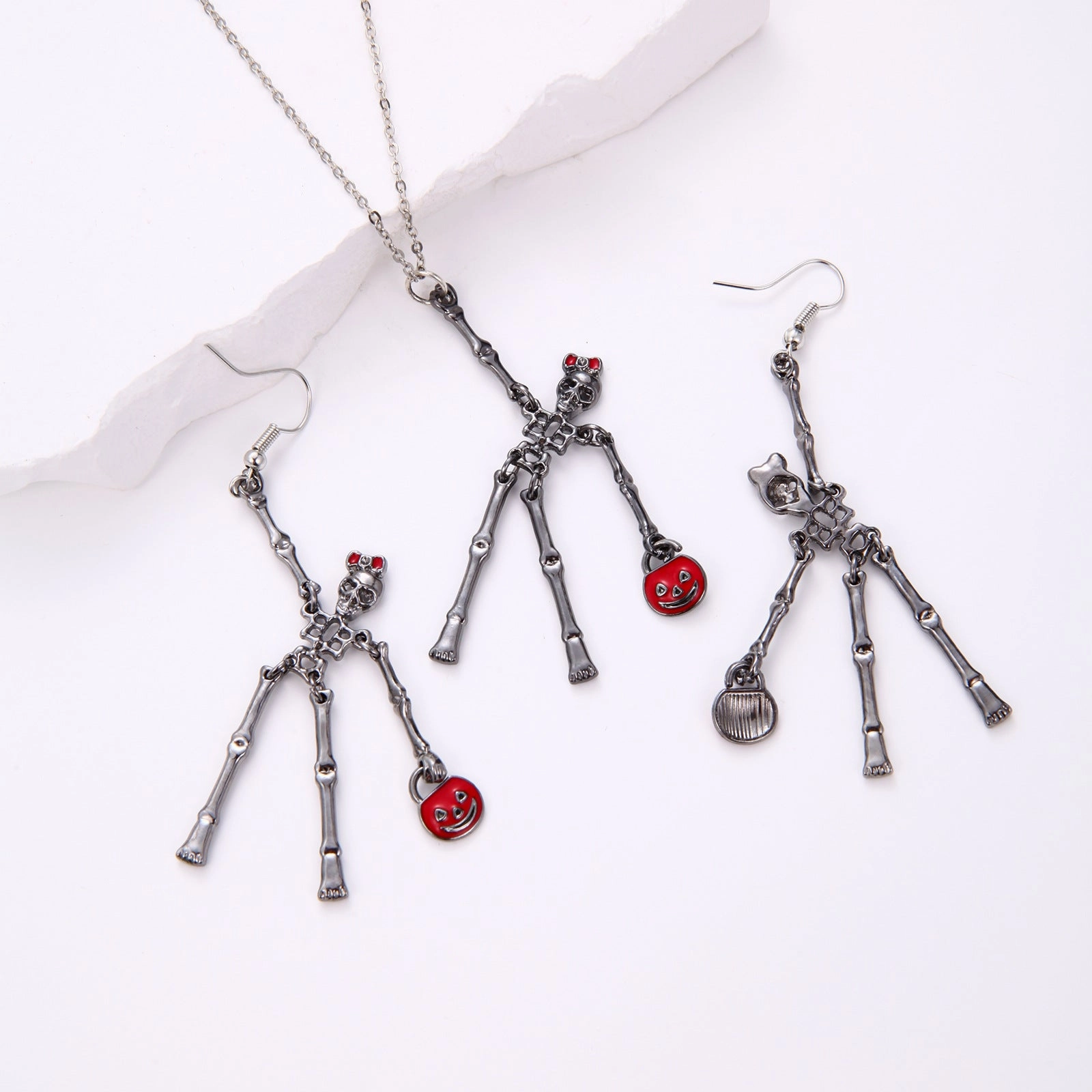 Wholesale Hot Sale Halloween Theme Creative Design Sense Vintage Personality Skull Frame Earrings Necklace Set