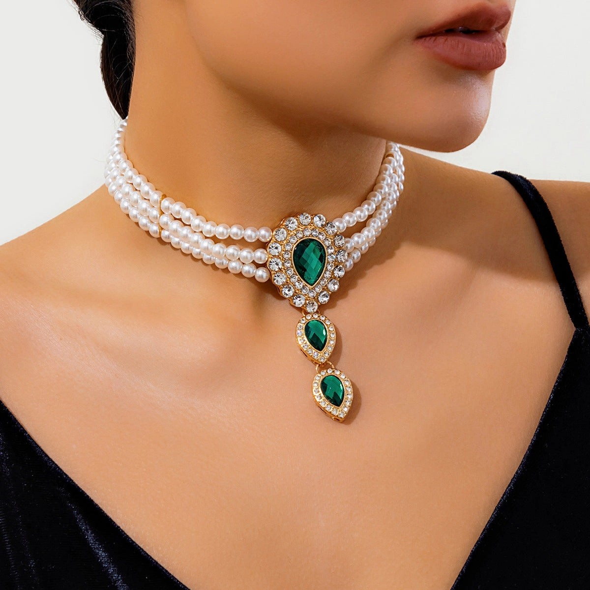 Wholesale Imitation Pearl Inlaid Diamond Gemstone Necklace Retro Style Beaded Choker Necklace