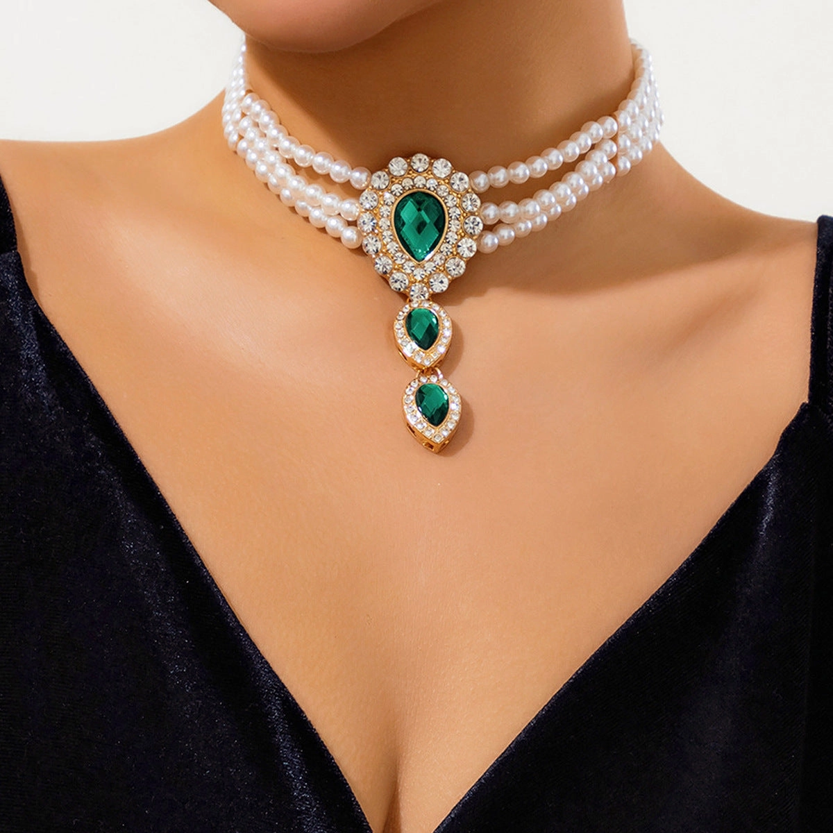 Wholesale Imitation Pearl Inlaid Diamond Gemstone Necklace Retro Style Beaded Choker Necklace