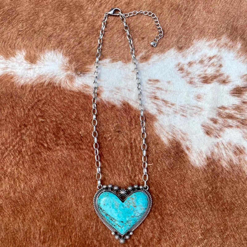 Wholesale jewelry Western Wind personality heart pine stone clavicle chain exaggerated big love jewelry