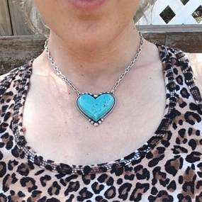 Wholesale jewelry Western Wind personality heart pine stone clavicle chain exaggerated big love jewelry