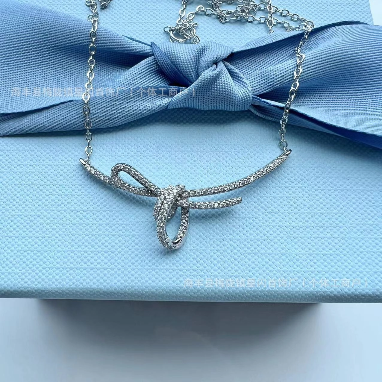 Wholesale Knot Clavicle Chain Women's Bow Necklace Light Luxury High-end 520 Valentine's Day Gift