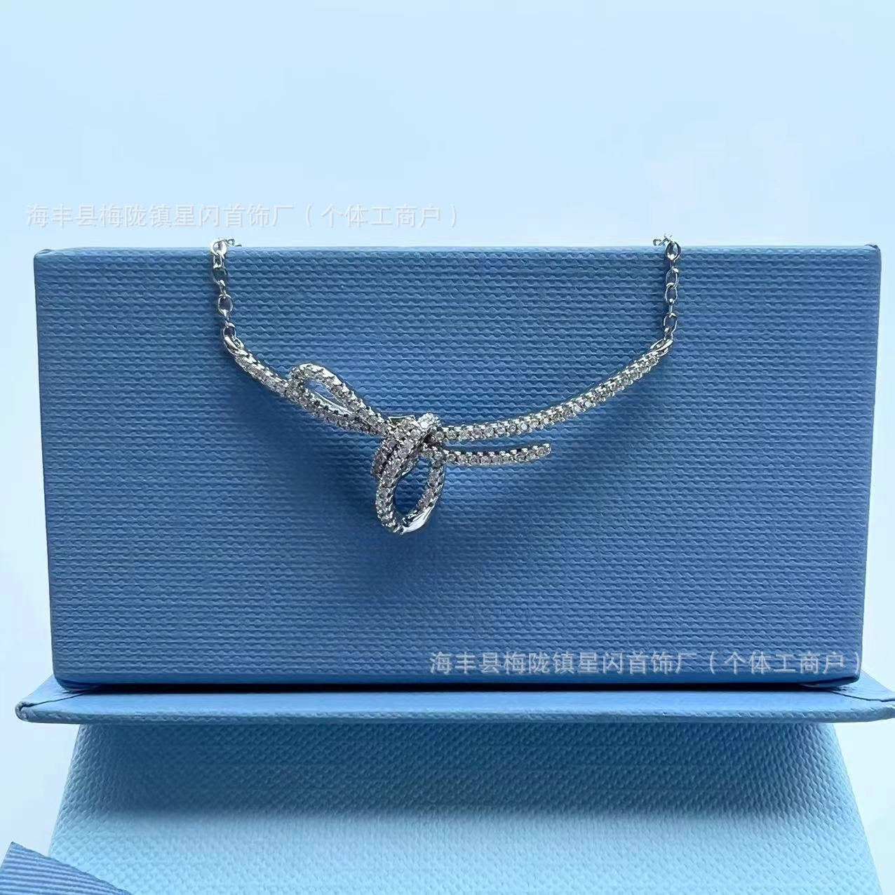 Wholesale Knot Clavicle Chain Women's Bow Necklace Light Luxury High-end 520 Valentine's Day Gift