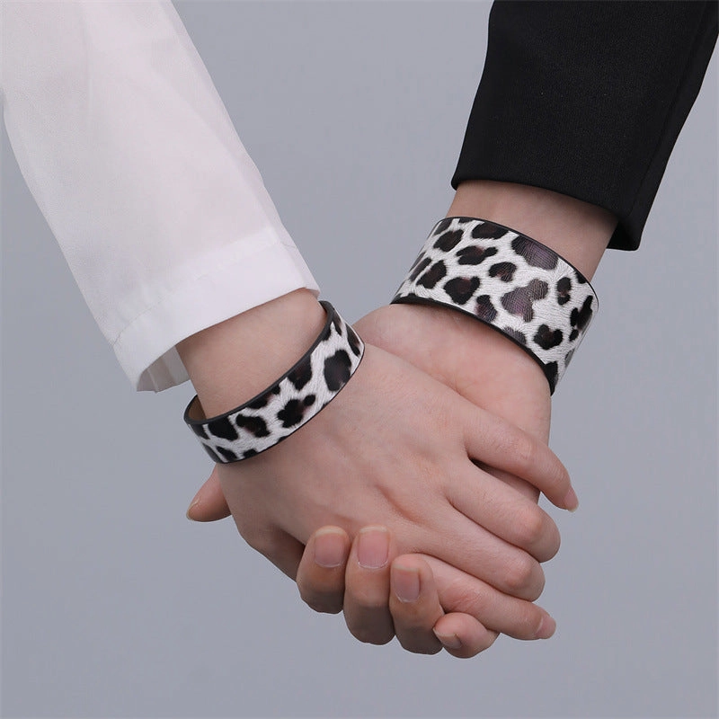 Wholesale Leopard Pattern Leather Rivet Bracelets