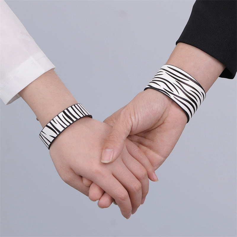 Wholesale Leopard Pattern Leather Rivet Bracelets