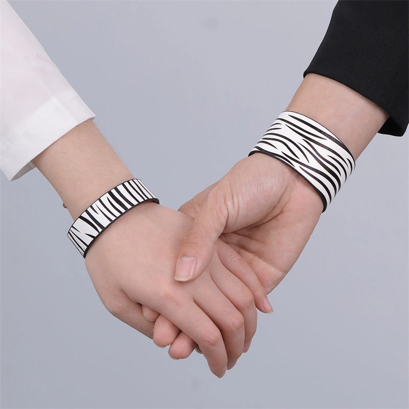 Wholesale Leopard Pattern Leather Rivet Bracelets