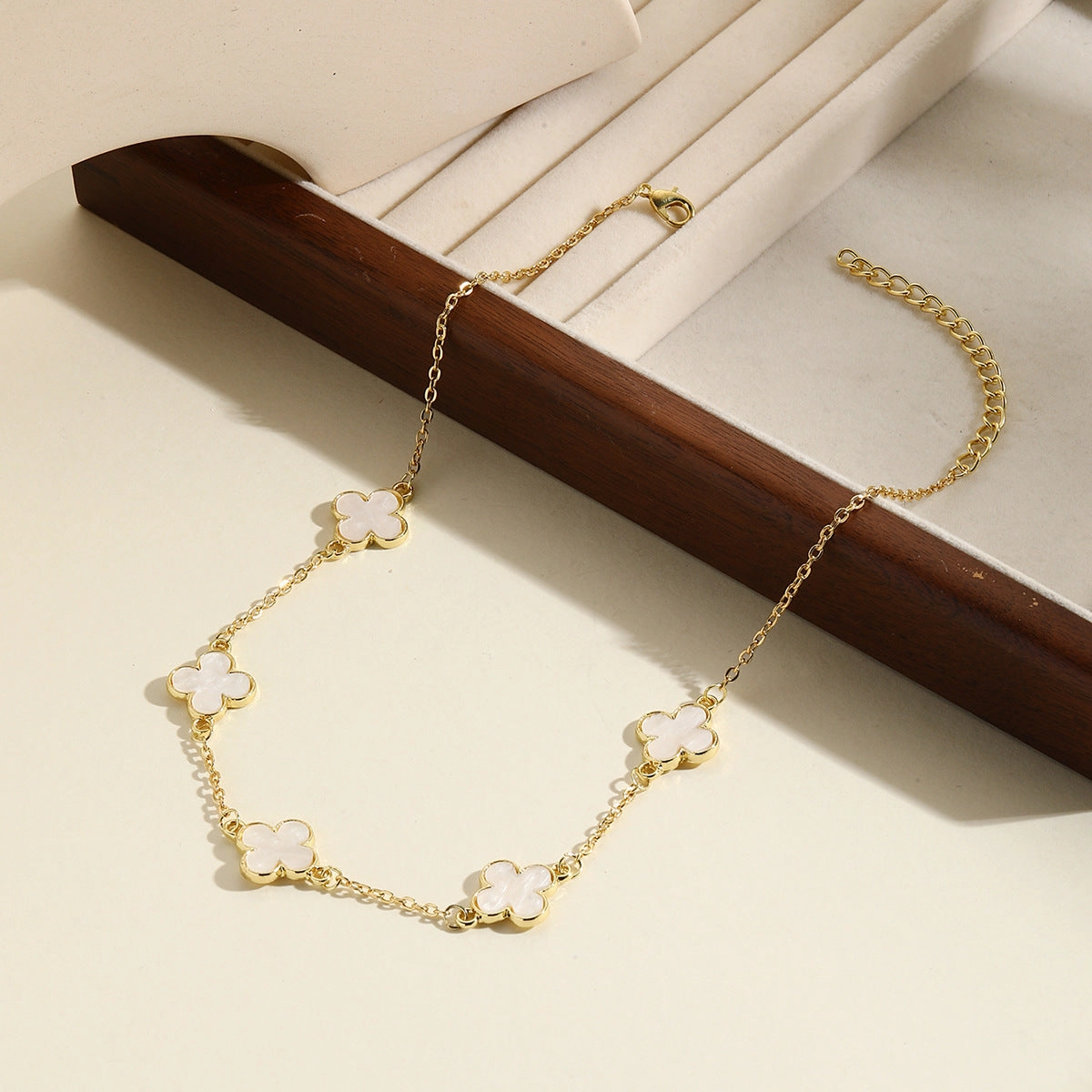 Wholesale  Light Luxury Niche High-end Four-leaf Clover Clavicle Chain