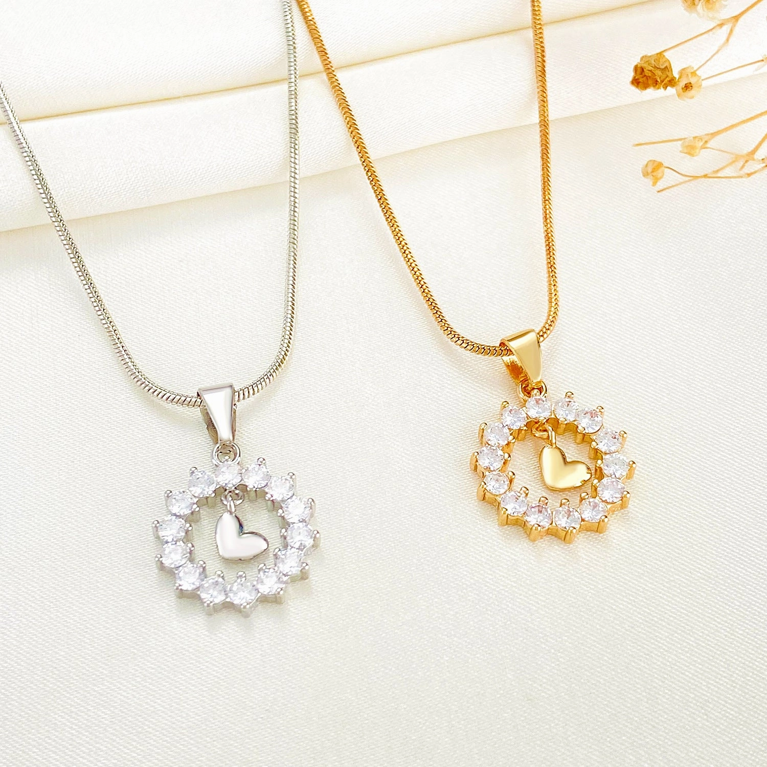Wholesale Love Hollow Diamond Clavicle Chain Necklace