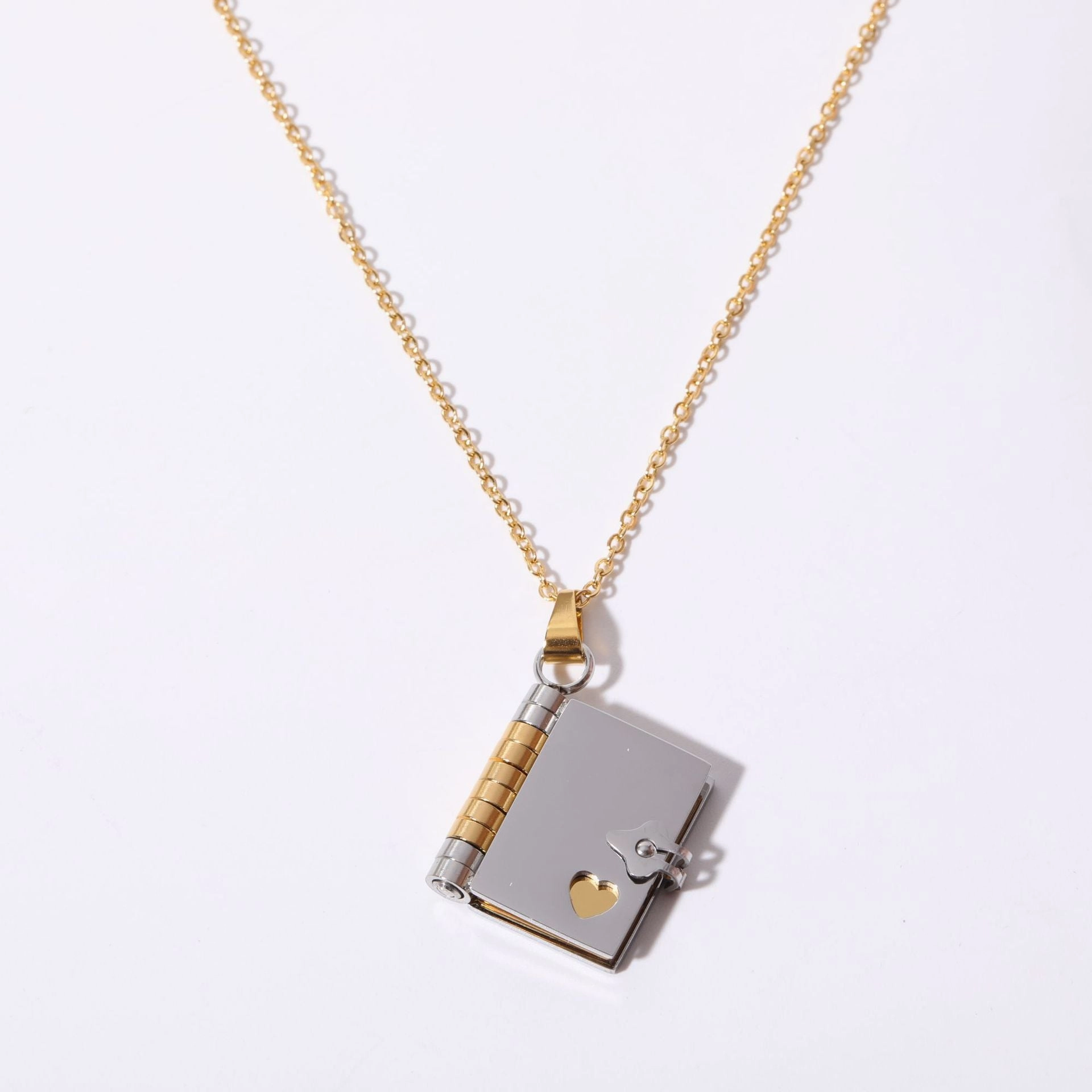 Wholesale Love Opening and Closing Books Stainless Steel Sweater Chain