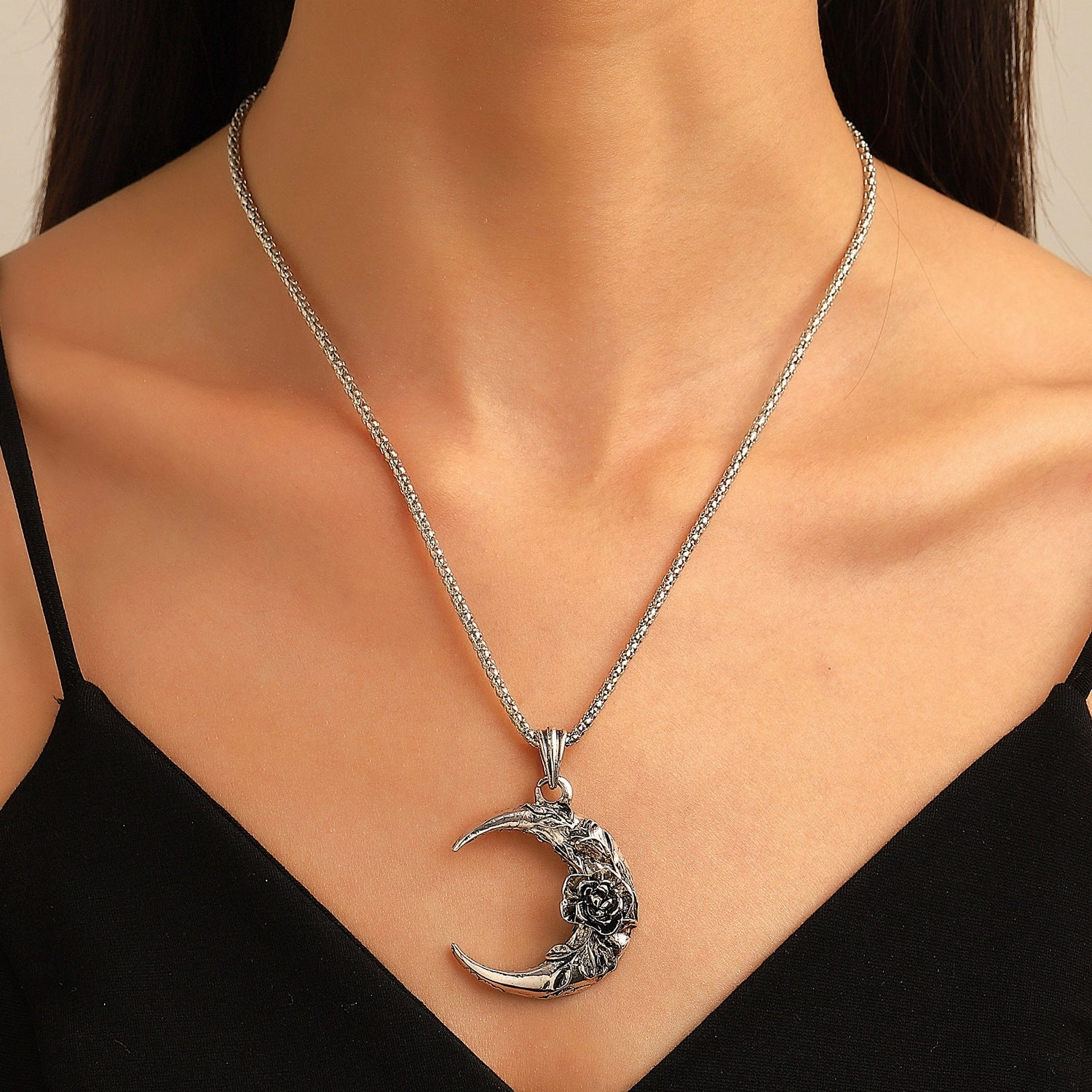 Wholesale Love Rose Necklace Gothic Wrapped Flower Heart-shaped Clavicle Chain Valentine's Day