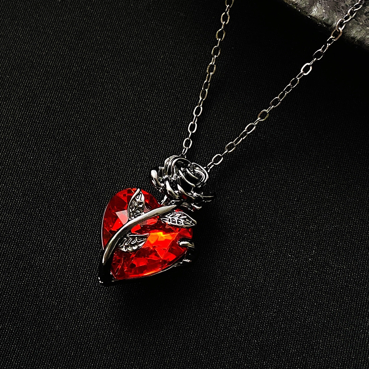 Wholesale Love Rose Necklace Gothic Wrapped Flower Heart-shaped Clavicle Chain Valentine's Day