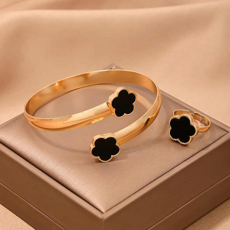 Wholesale Metal New Five Leaf Clover Flower Bracelet Necklace Earrings Ring Jewelry suit